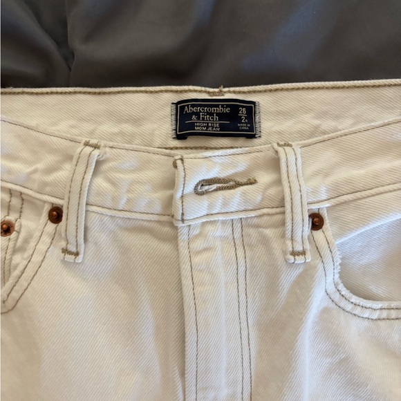 Abercrombie & Fitch Off-White Ripped Ankle Jeans - Picture 3 of 3